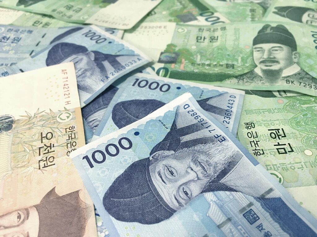 a pile of currency notes